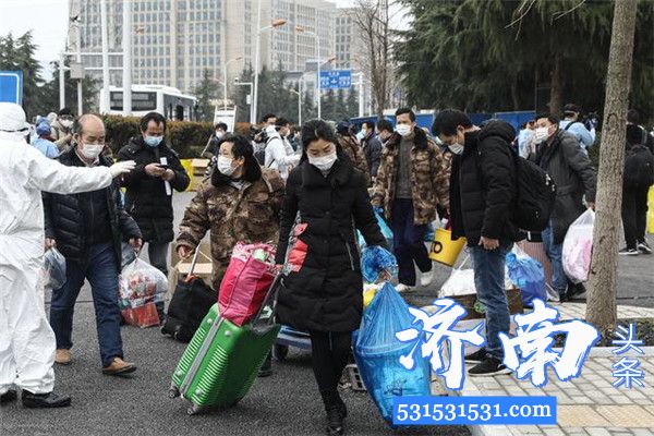 武汉客厅方舱医院3月1日132位新冠肺炎患者治愈出院