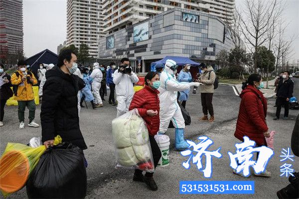 武汉客厅方舱医院3月1日132位新冠肺炎患者治愈出院