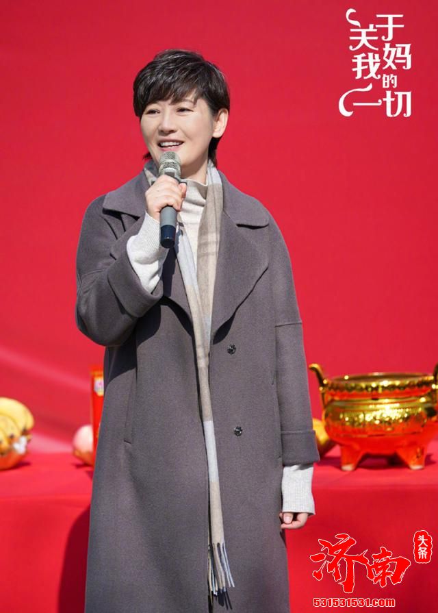 53岁徐帆新戏开机，与小33岁女演员合作，两人不像母女像姐妹！