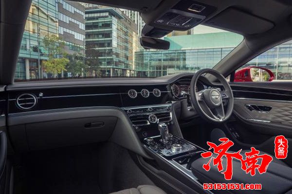 宾利正式发布了全新飞驰V8车型官图 最大功率550马力