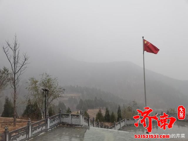 灰蒙蒙的天！笼罩在济南，雪飘过上空