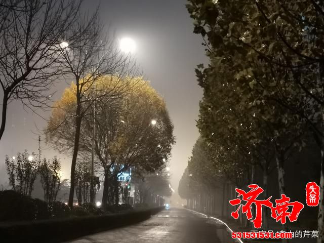 灰蒙蒙的天！笼罩在济南，雪飘过上空