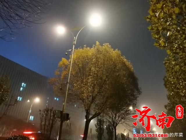 灰蒙蒙的天！笼罩在济南，雪飘过上空