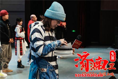 《沐浴之王》全国校园路演抵达南京站，彭昱畅卜冠今片场轮番笑场