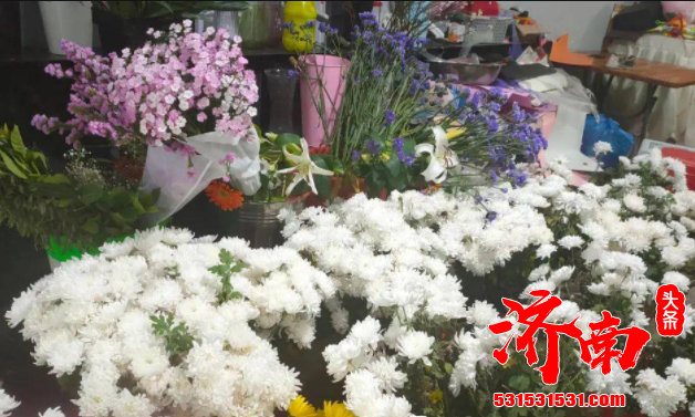 文明祭扫深入人心 越来越多的市民选择用鲜花寄托哀思 菊花比去年清明贵一倍